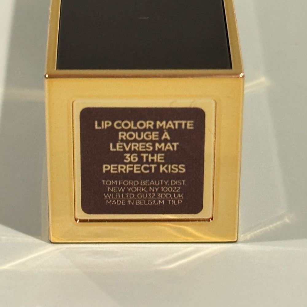Tom Ford Red Lipstick Luxurious Satin Finish - Picture 3 of 3